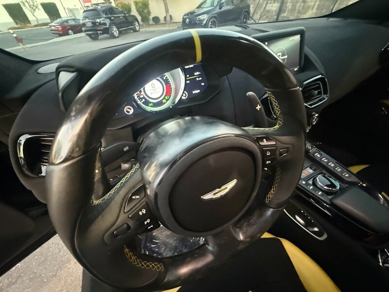 Used 2020 Aston Martin V8 Vantage Coupe RWD image 28
