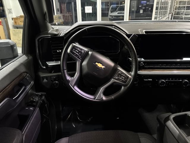 Used 2025 Chevrolet Silverado 2500 LT w/ Convenience Package image 16