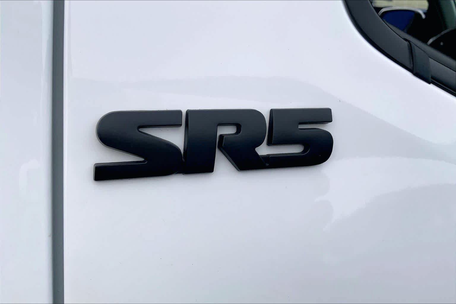 Used 2017 Toyota Tacoma SR5 w/ Tow Package RWD image 10