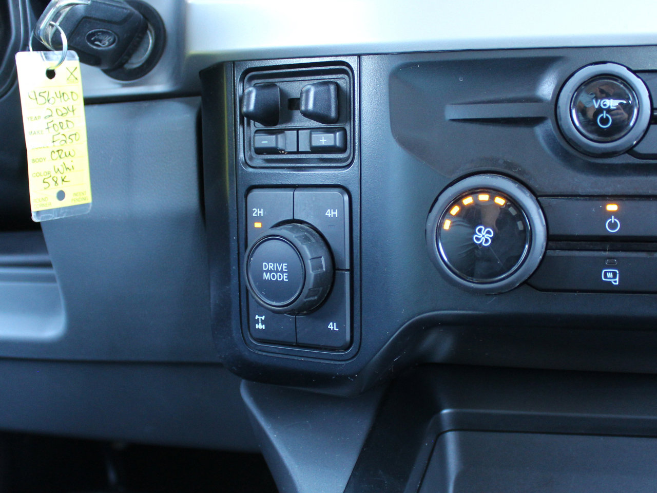 Used 2024 Ford F250 XLT w/ FX4 Off-Road Package image 31