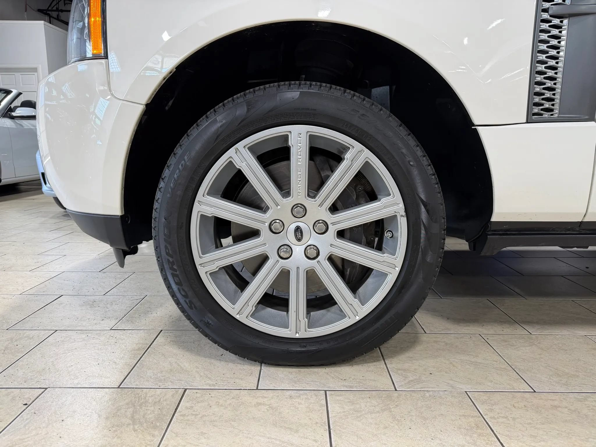 Used 2010 Land Rover Range Rover Supercharged AWD/4WD image 37