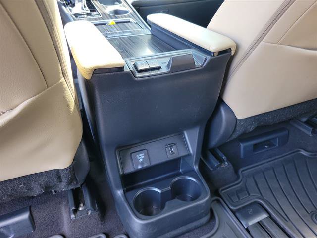 Used 2023 Toyota Sienna Limited FWD image 29