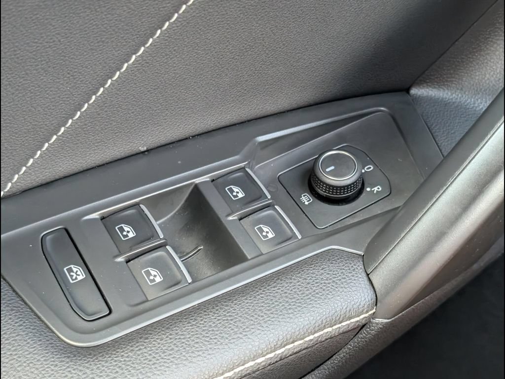 Used 2023 Volkswagen Tiguan SE FWD image 11