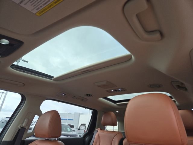 Used 2024 Kia Carnival SX Prestige image 3