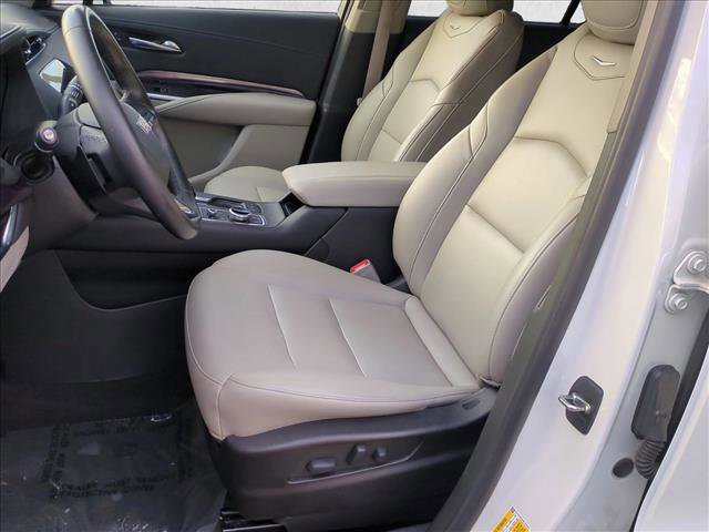 Used 2022 Cadillac XT4 Luxury w/ Driver Awareness Package image 15