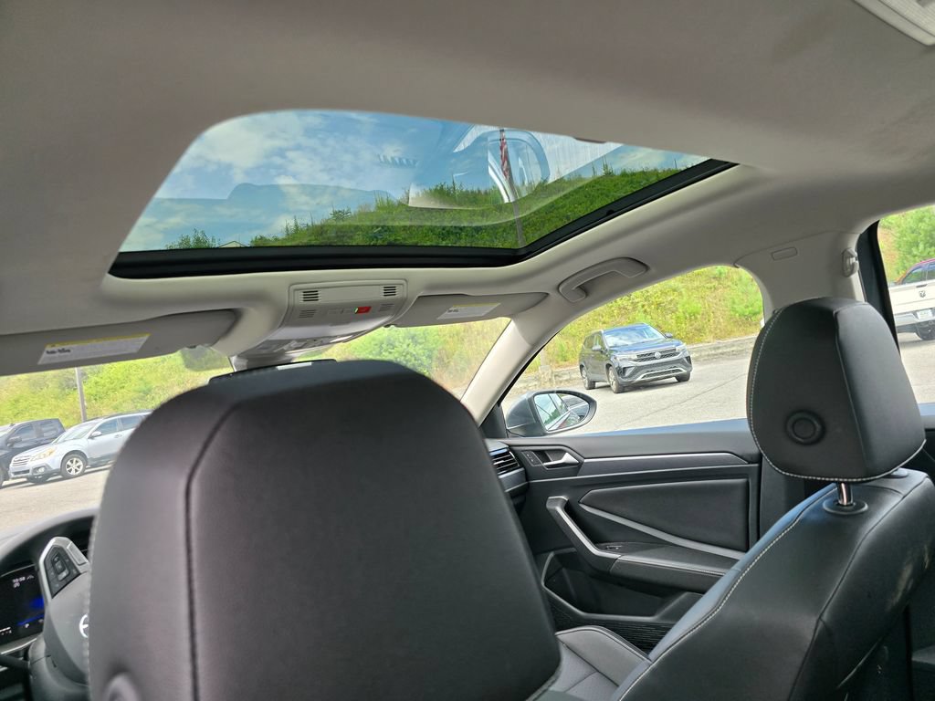 Used 2024 Volkswagen Jetta SE FWD image 10