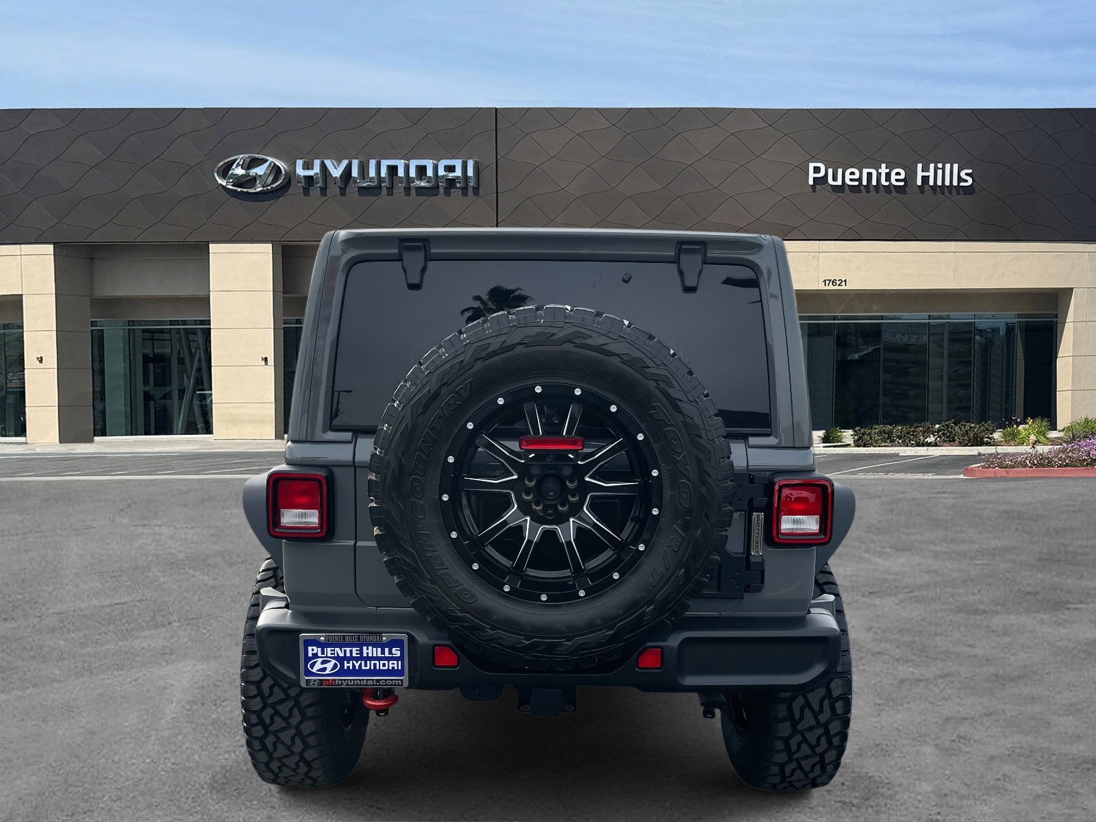 Used 2022 Jeep Wrangler Unlimited Sahara w/ Cold Weather Group image 5