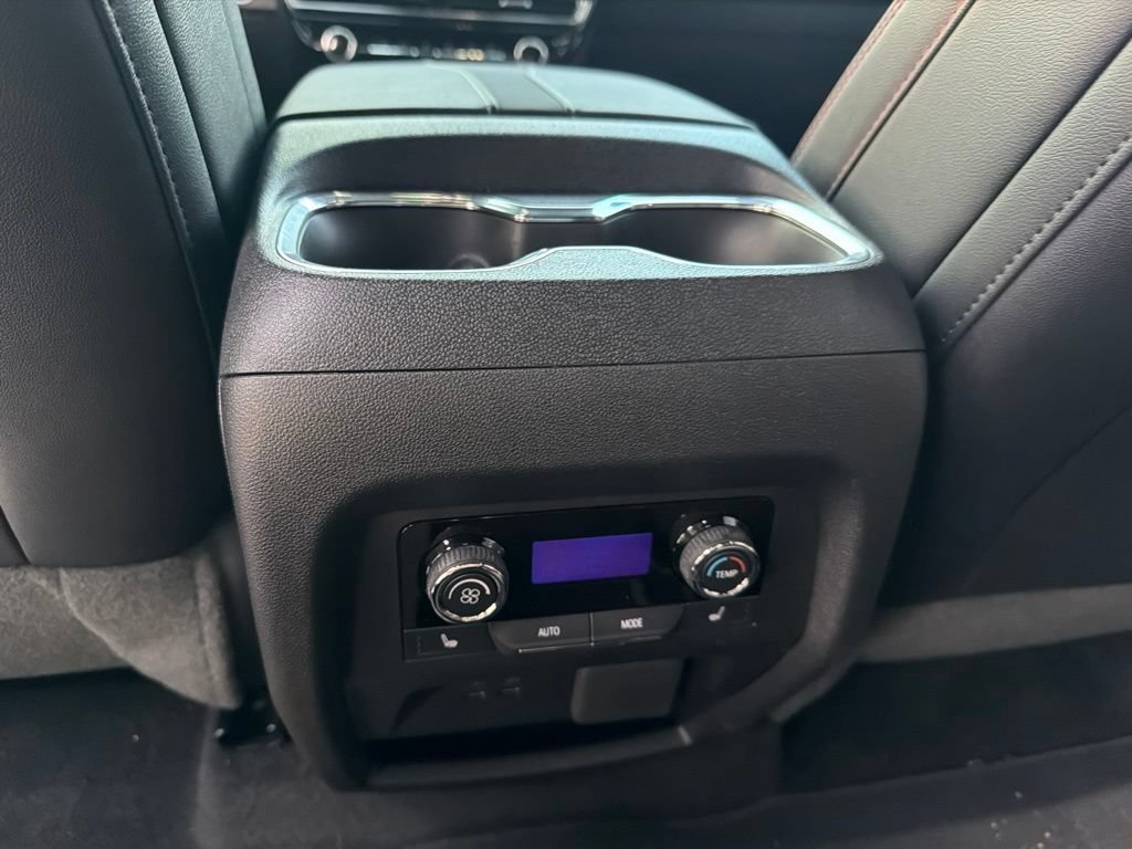 Used 2026 Chevrolet Traverse RS FWD image 8