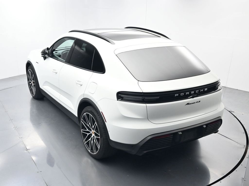 Certified 2025 Porsche Macan 4S Electric AWD/4WD image 33
