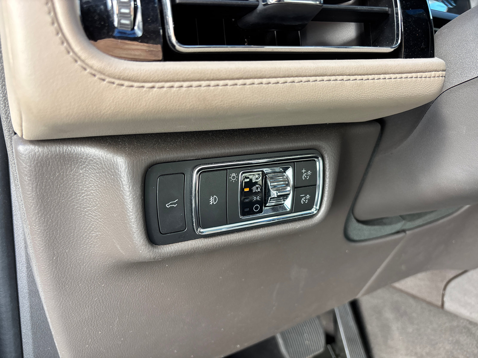 Certified 2022 Lincoln Aviator Reserve w/ Equipment Group 201A image 16