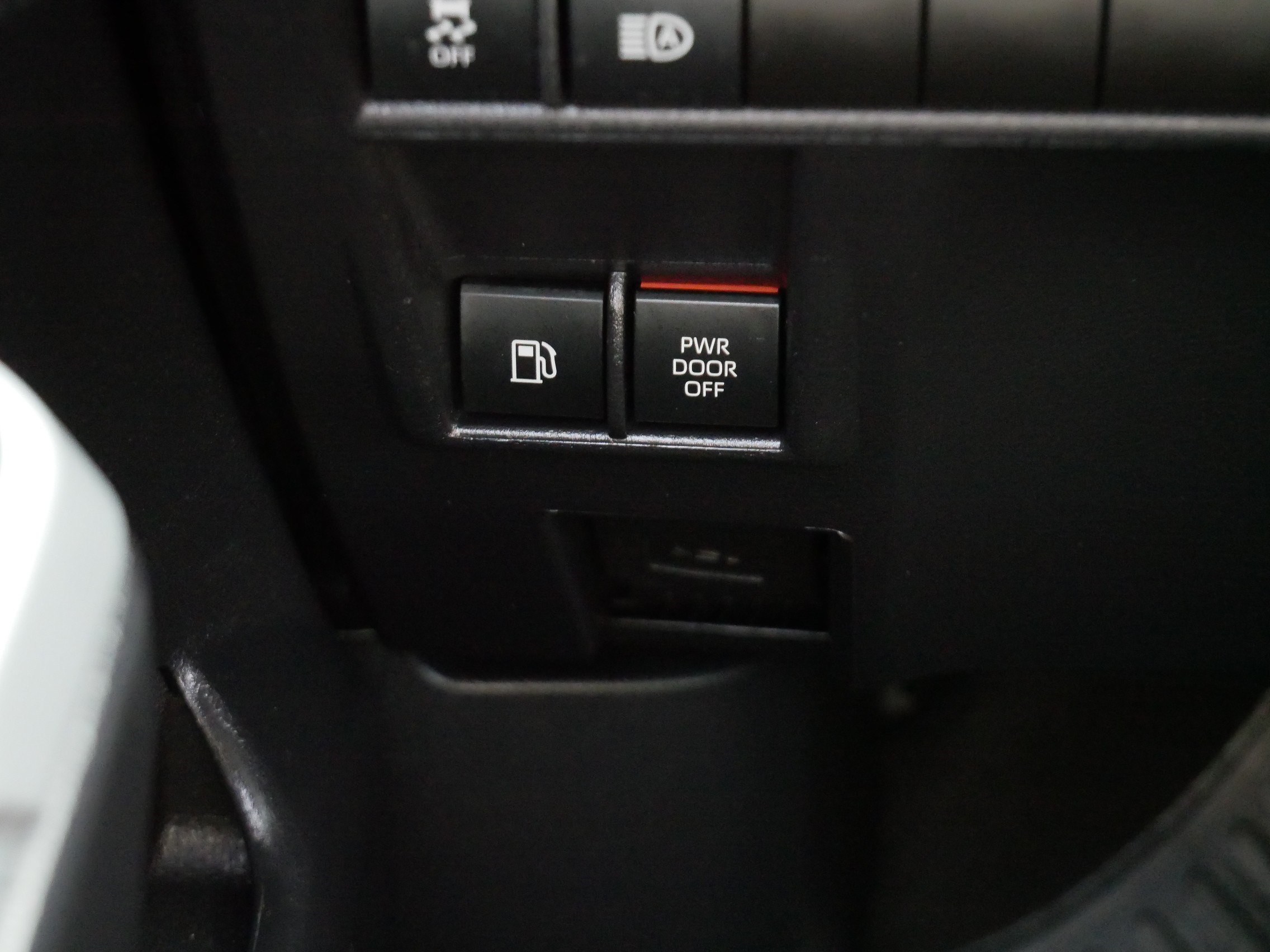 Certified 2026 Toyota Sienna XSE FWD image 28
