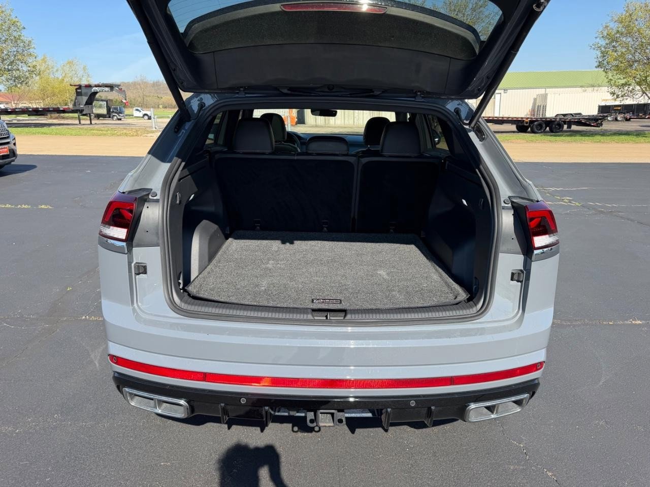 Used 2024 Volkswagen Atlas Cross Sport SEL R-Line image 5