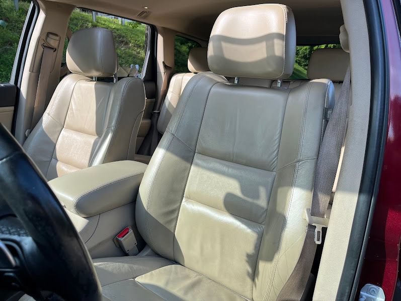 Used 2017 Jeep Grand Cherokee Limited AWD/4WD image 9