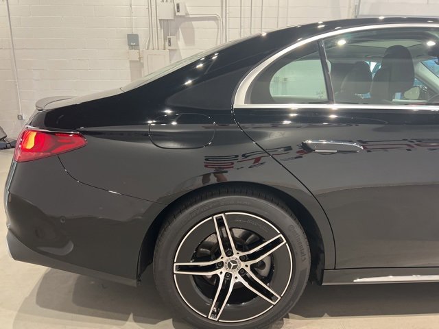 Used 2025 Mercedes-Benz E 350 4MATIC Sedan image 6