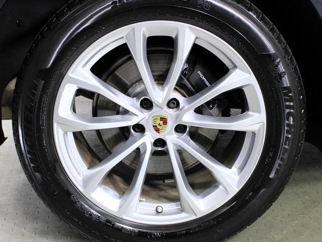 Certified 2023 Porsche Macan AWD/4WD image 12