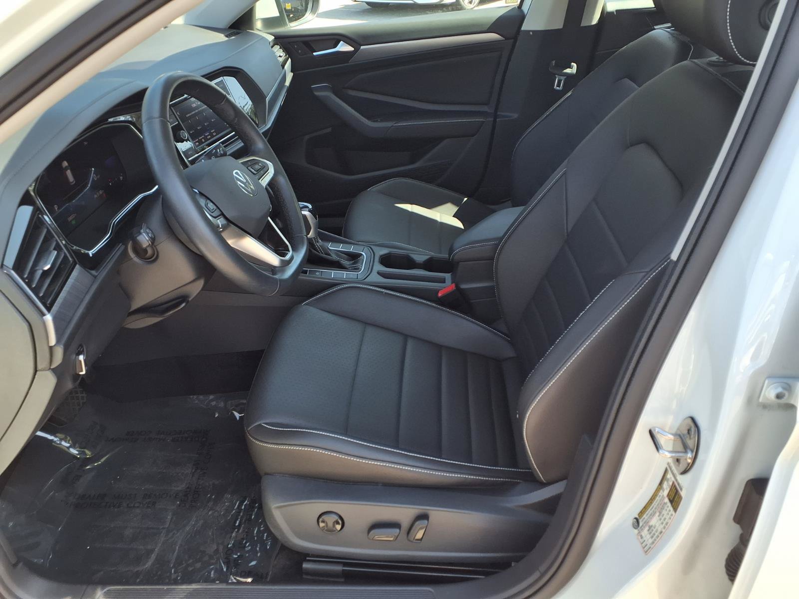 Used 2023 Volkswagen Jetta SE w/ Panoramic Sunroof Package FWD image 18