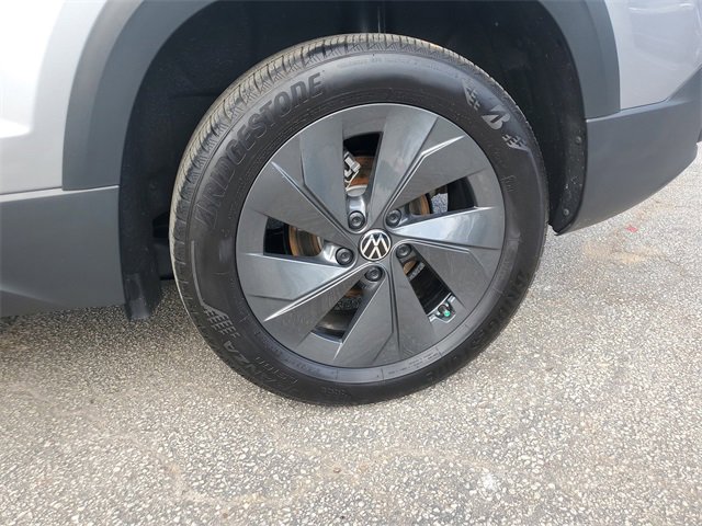 Certified 2025 Volkswagen Taos S image 30