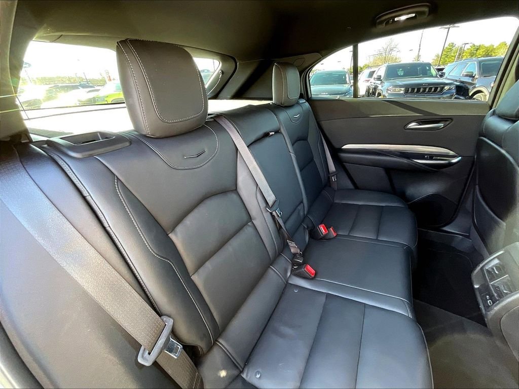 Used 2025 Cadillac XT4 Premium Luxury image 15