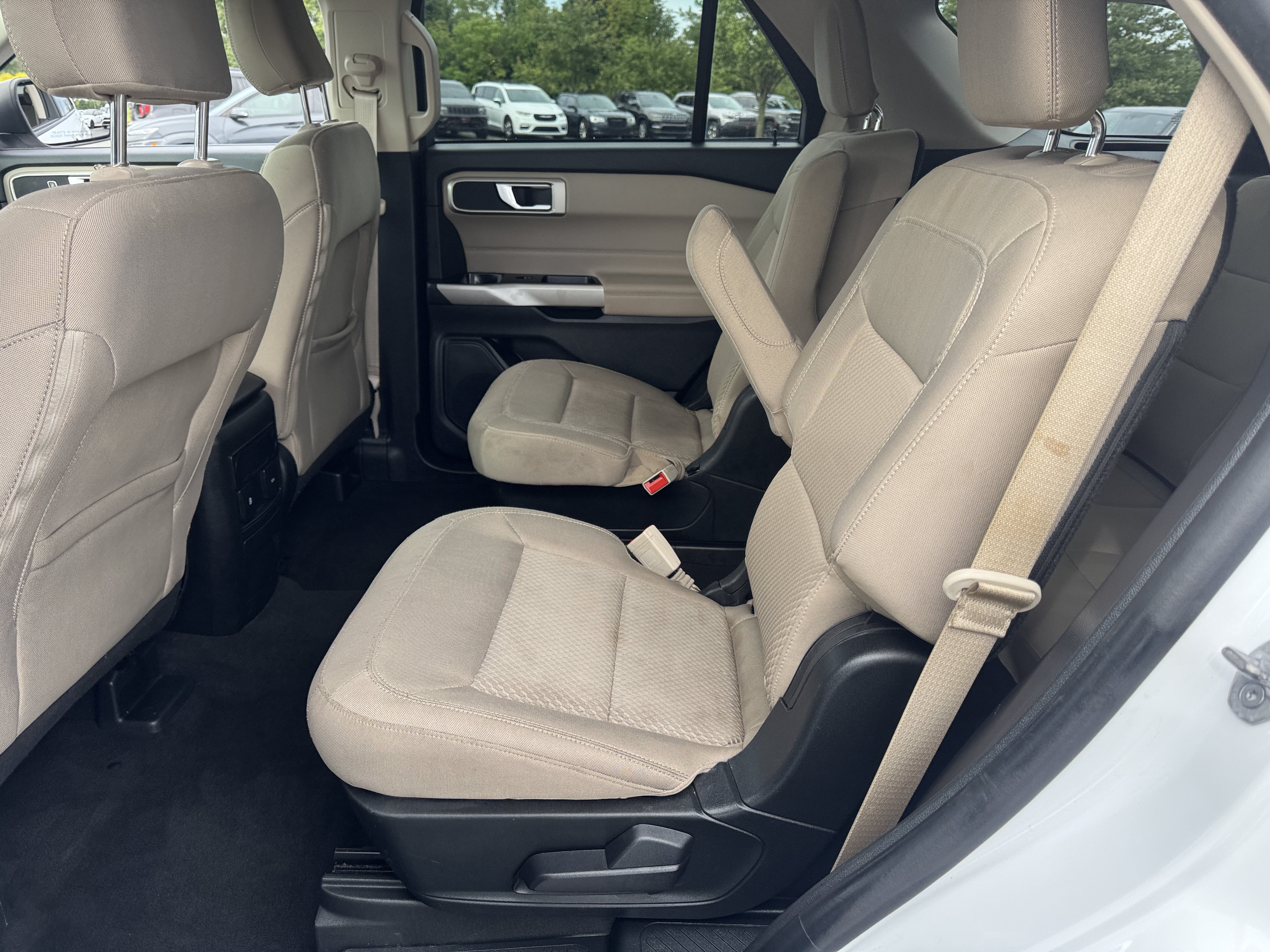 Used 2023 Ford Explorer XLT AWD/4WD image 16