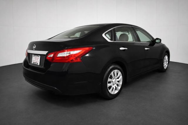 Used 2016 Nissan Altima 2.5 S w/ Power Driver Seat Package FWD image 4