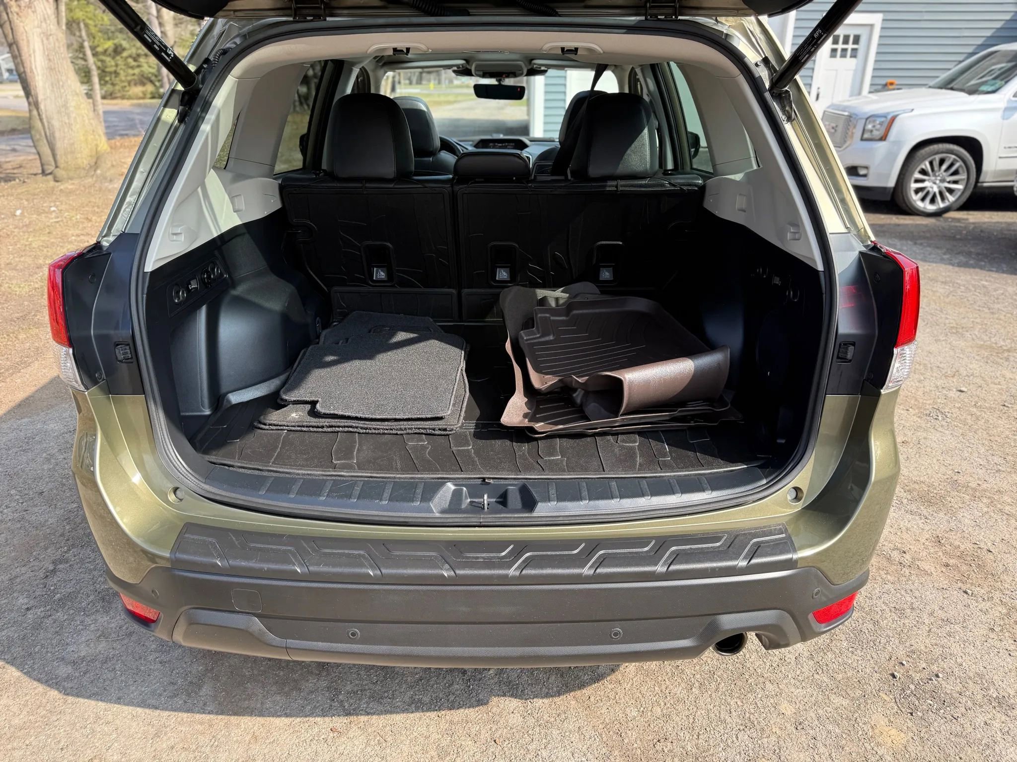 Used 2023 Subaru Forester Limited image 9