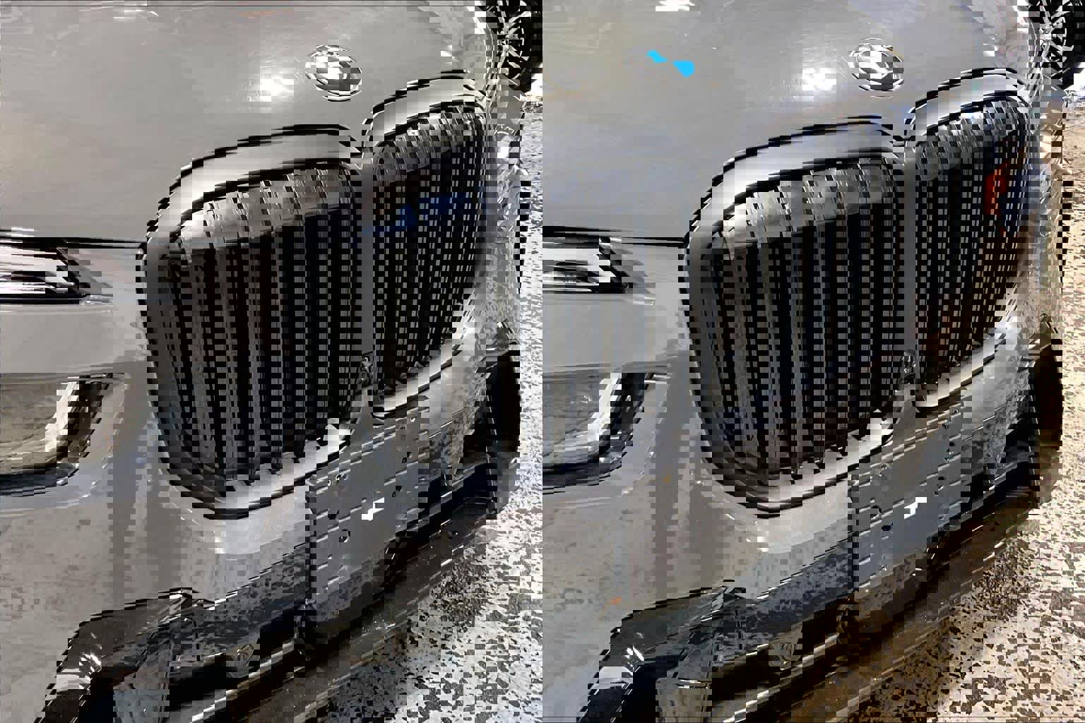 Used 2023 BMW X7 xDrive40i w/ M Sport Package image 29