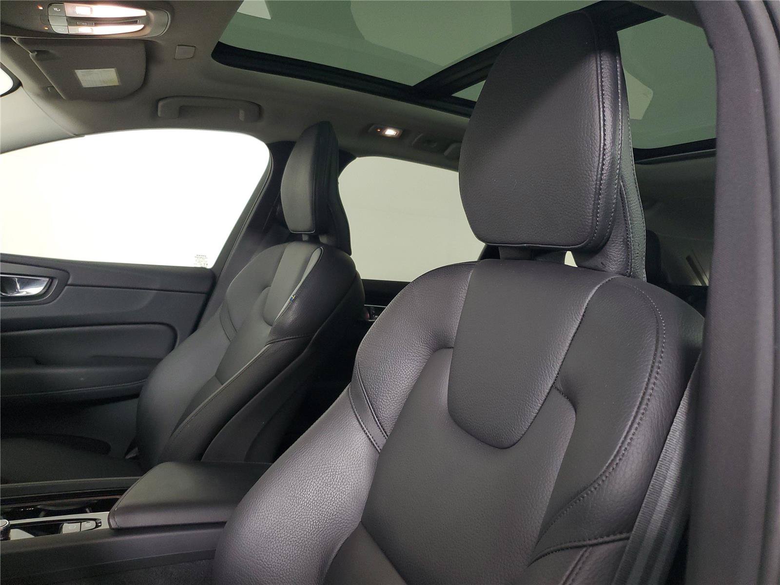 Certified 2023 Volvo XC60 B5 Plus w/ Protection Package Premier FWD image 23
