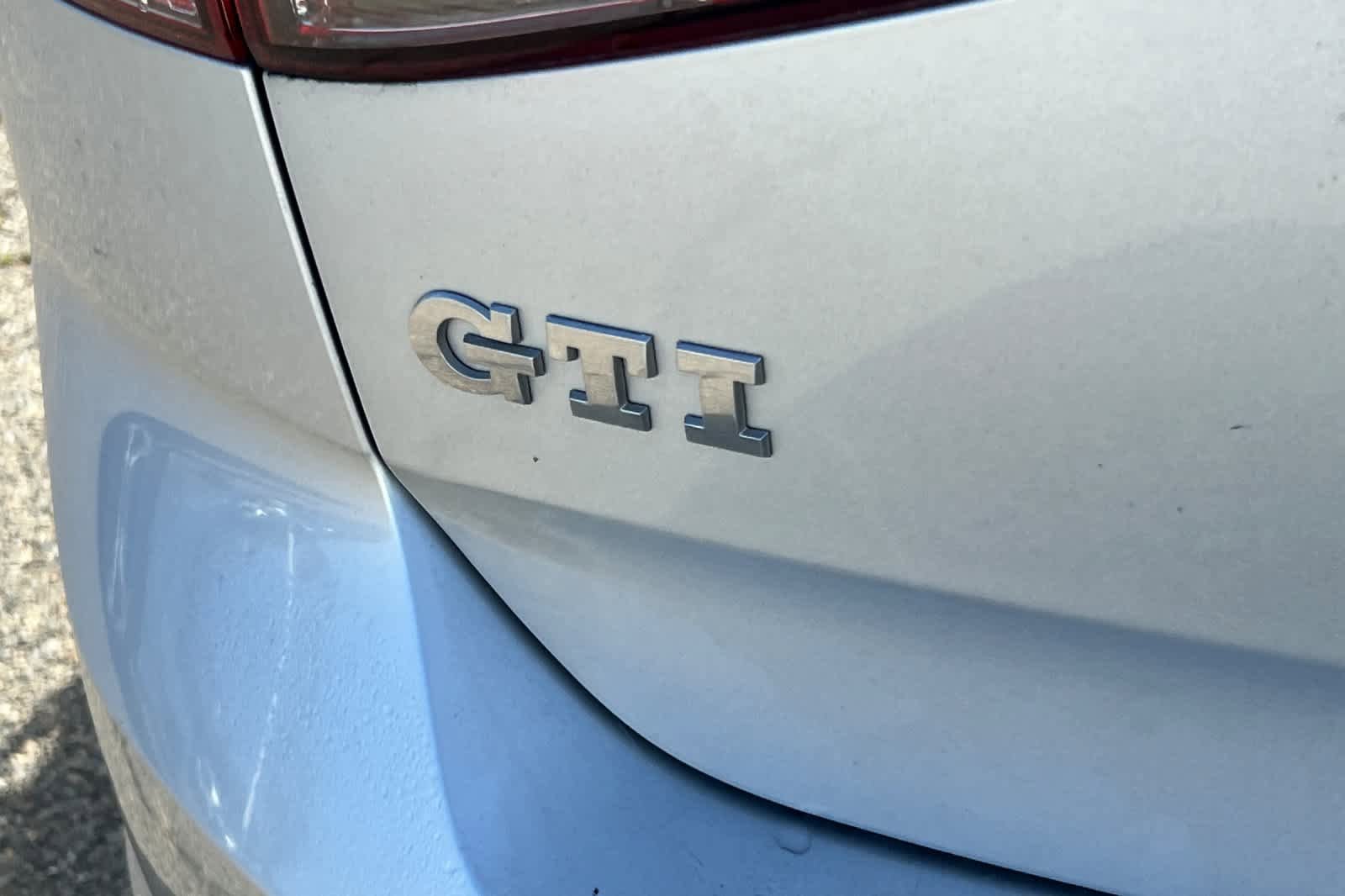 Used 2015 Volkswagen GTI SE w/ Lighting Package (SEL) FWD image 21