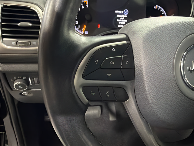 Used 2022 Jeep Grand Cherokee Laredo X RWD image 16