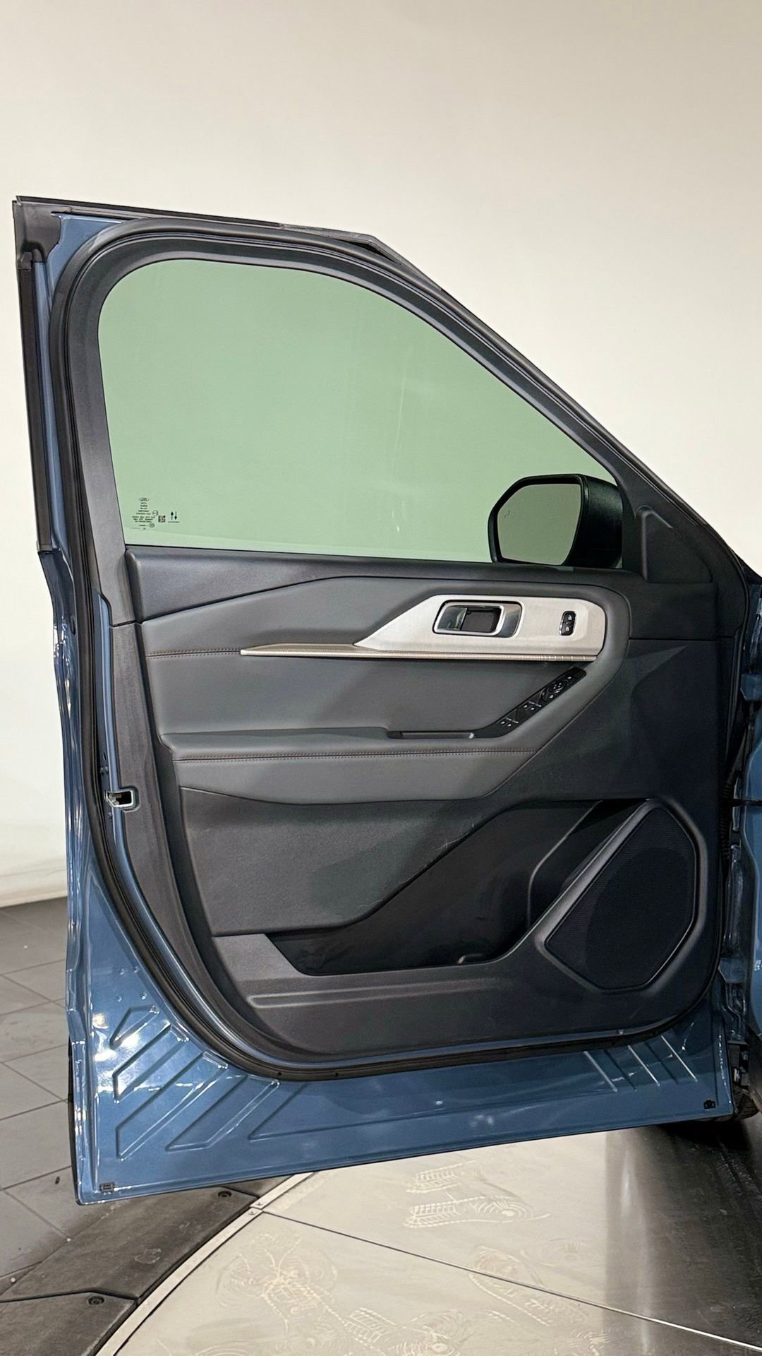 Used 2025 Ford Explorer Active w/ Active Comfort Package image 39