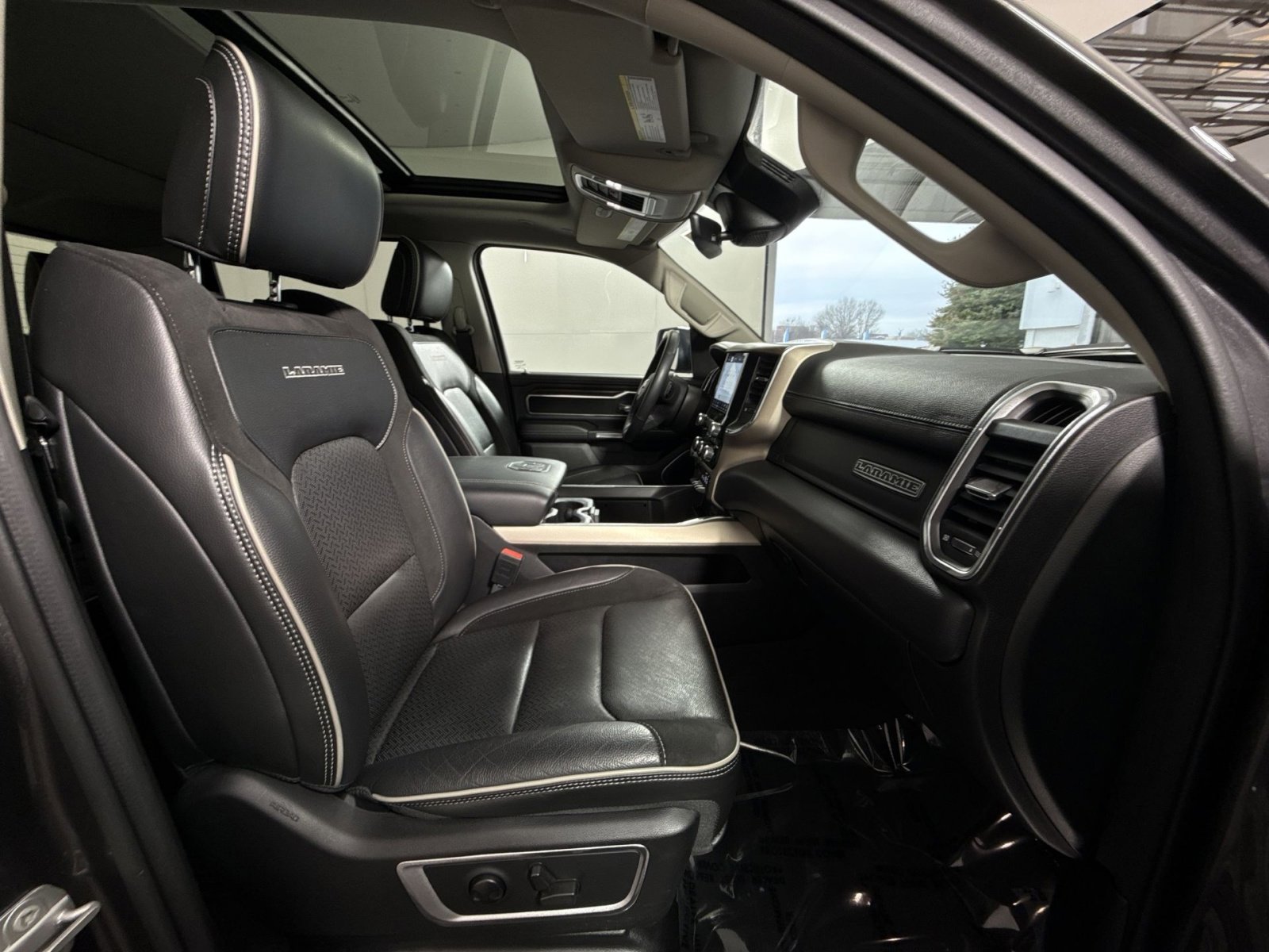 Used 2022 RAM 1500 Laramie image 28