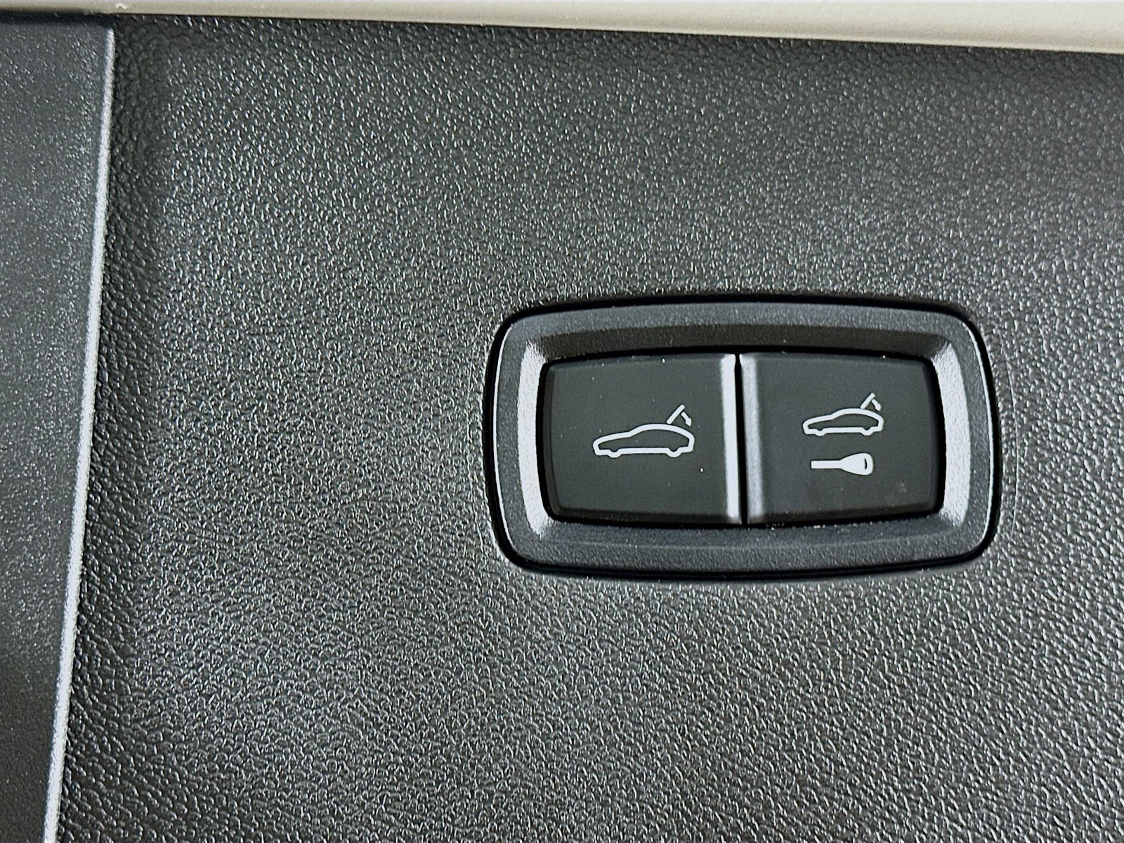 Certified 2020 Porsche Cayenne Turbo S AWD/4WD image 34