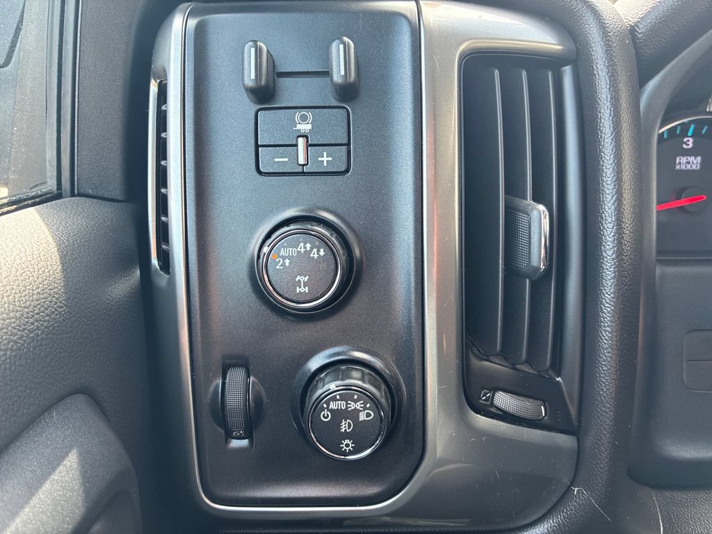 Used 2019 Chevrolet Silverado 1500 LT w/ All Star Edition AWD/4WD image 26
