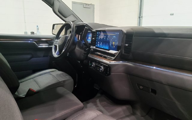 Used 2023 Chevrolet Silverado 1500 LT Trail Boss w/ Protection Package AWD/4WD image 19