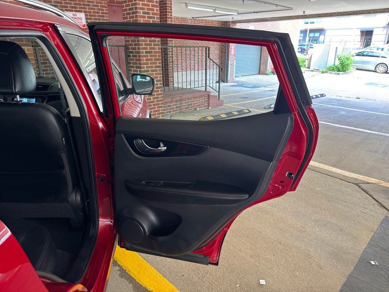 Used 2018 Nissan Rogue Sport SL AWD/4WD image 12