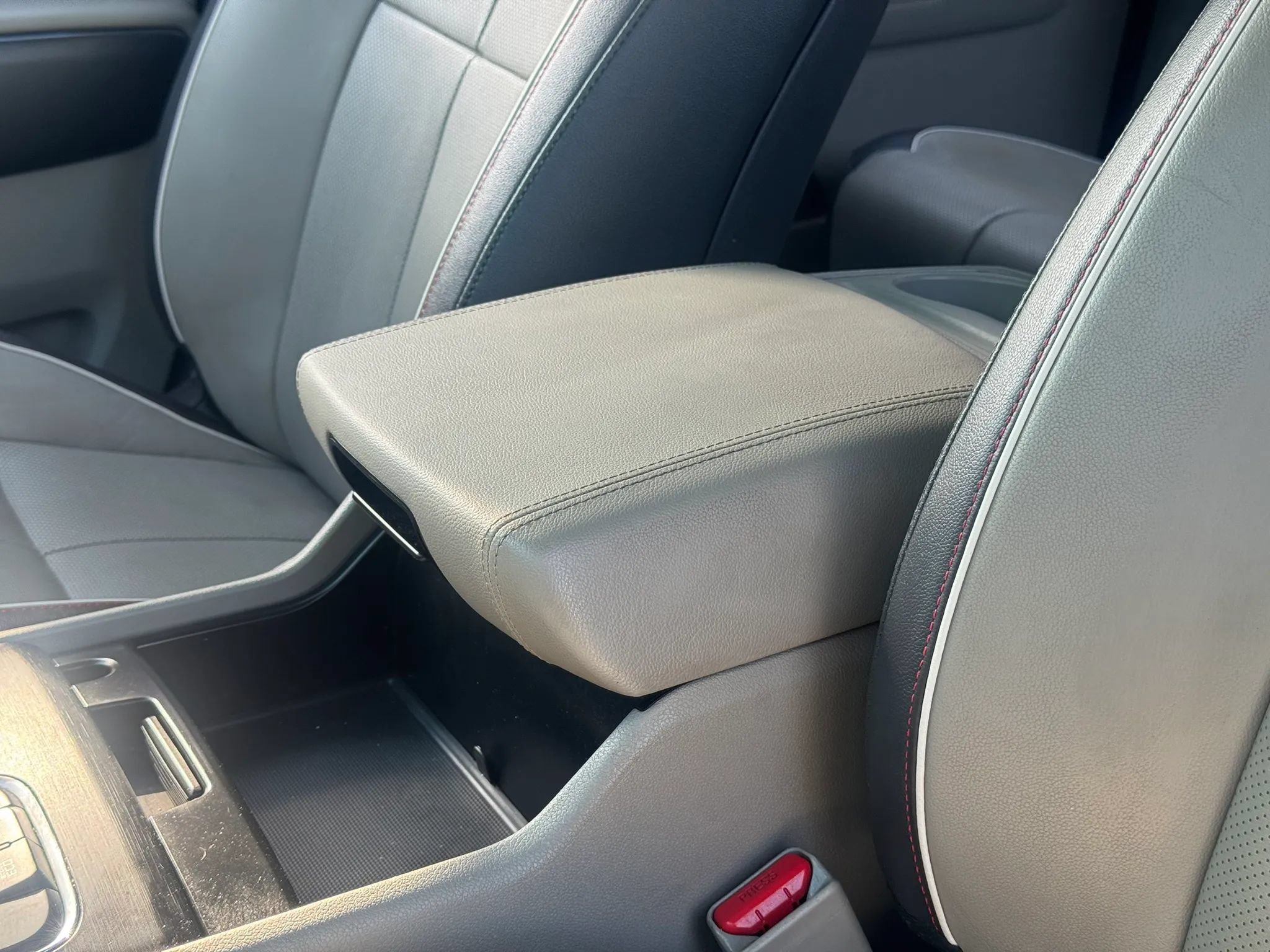 Used 2017 Kia Sedona LX w/ LX Essentials Premium Package FWD image 23