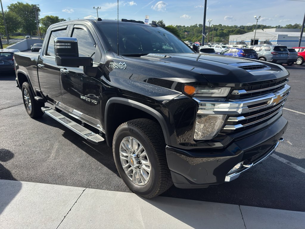 Used 2023 Chevrolet Silverado 3500 High Country AWD/4WD image 3