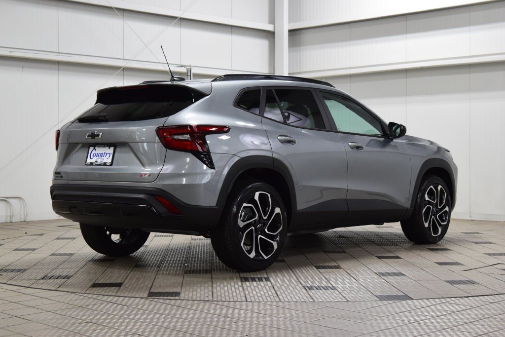 New 2026 Chevrolet Trax RS w/ Sunroof Package FWD image 8