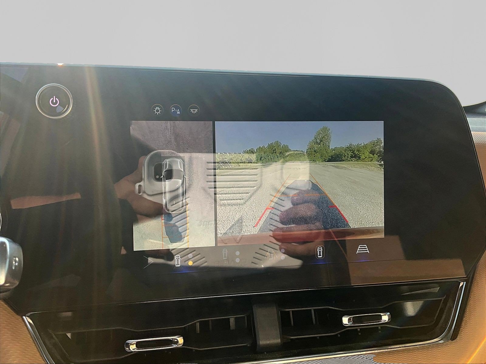 Used 2025 Chevrolet Equinox ACTIV w/ Safety and Technology Package AWD/4WD image 14