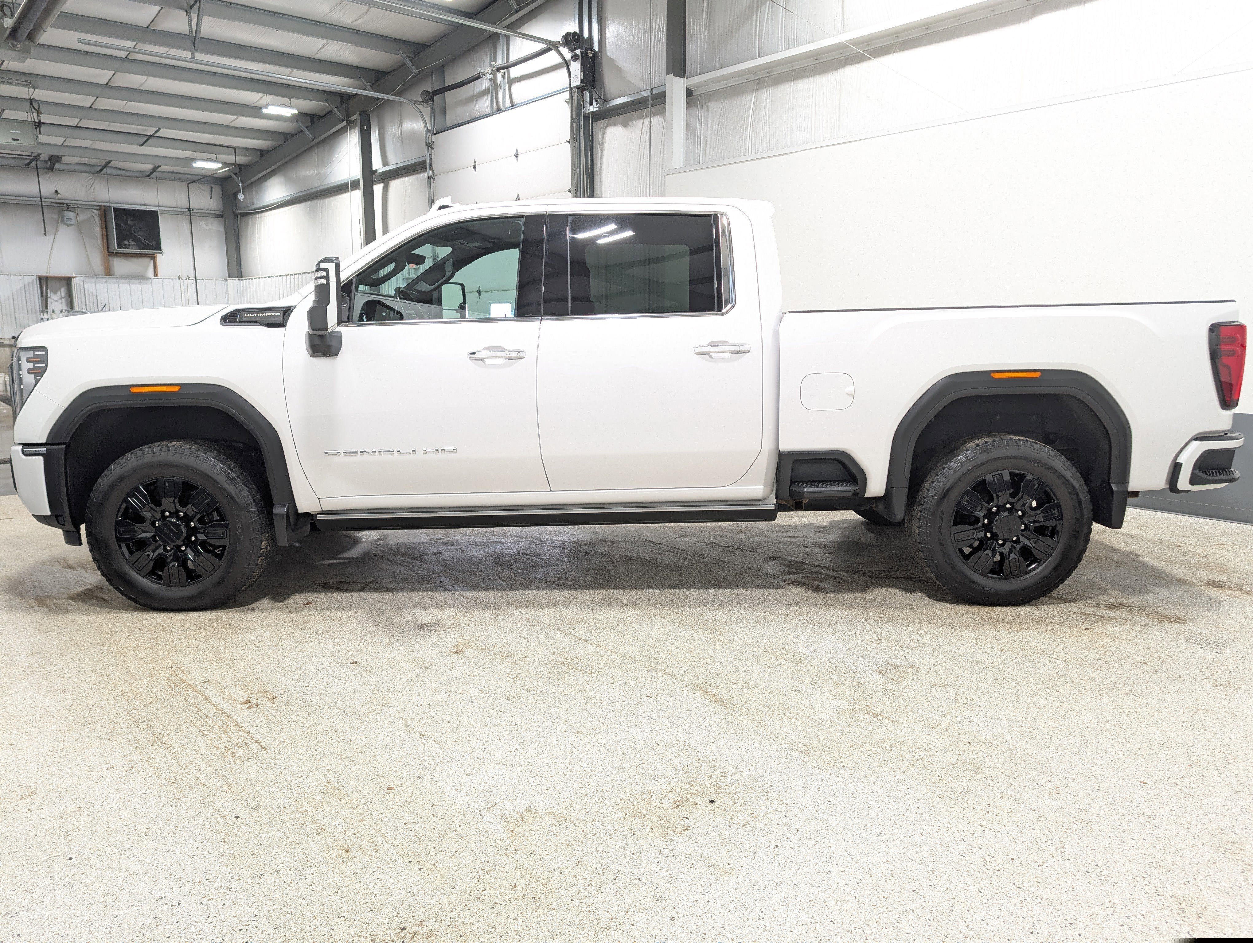 Used 2024 GMC Sierra 2500 Denali Ultimate AWD/4WD image 6