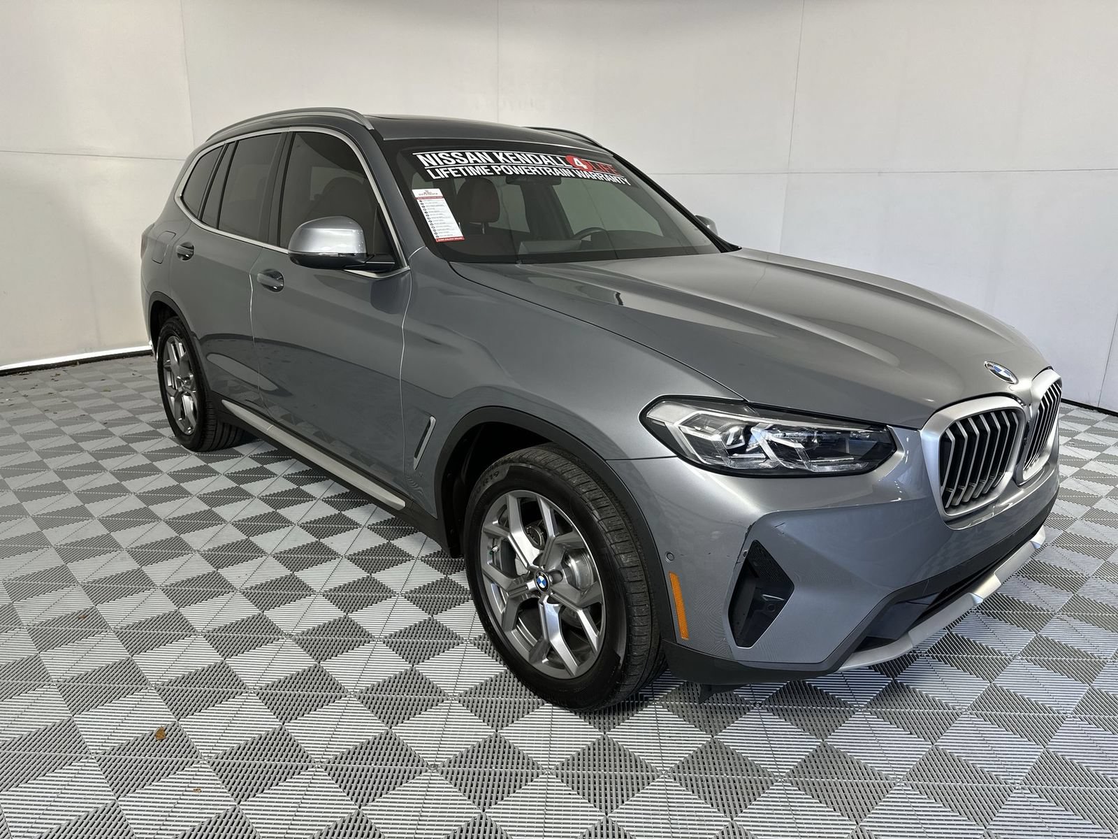Used 2024 BMW X3 sDrive30i w/ Convenience Package RWD image 2