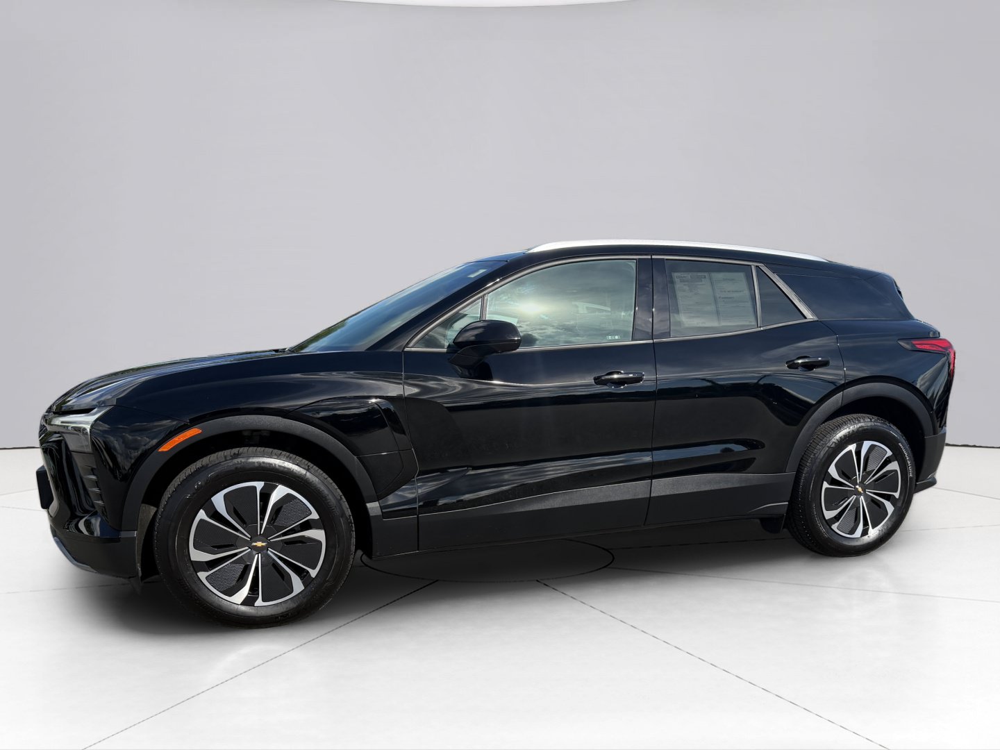 Used 2024 Chevrolet Blazer EV LT AWD/4WD image 3