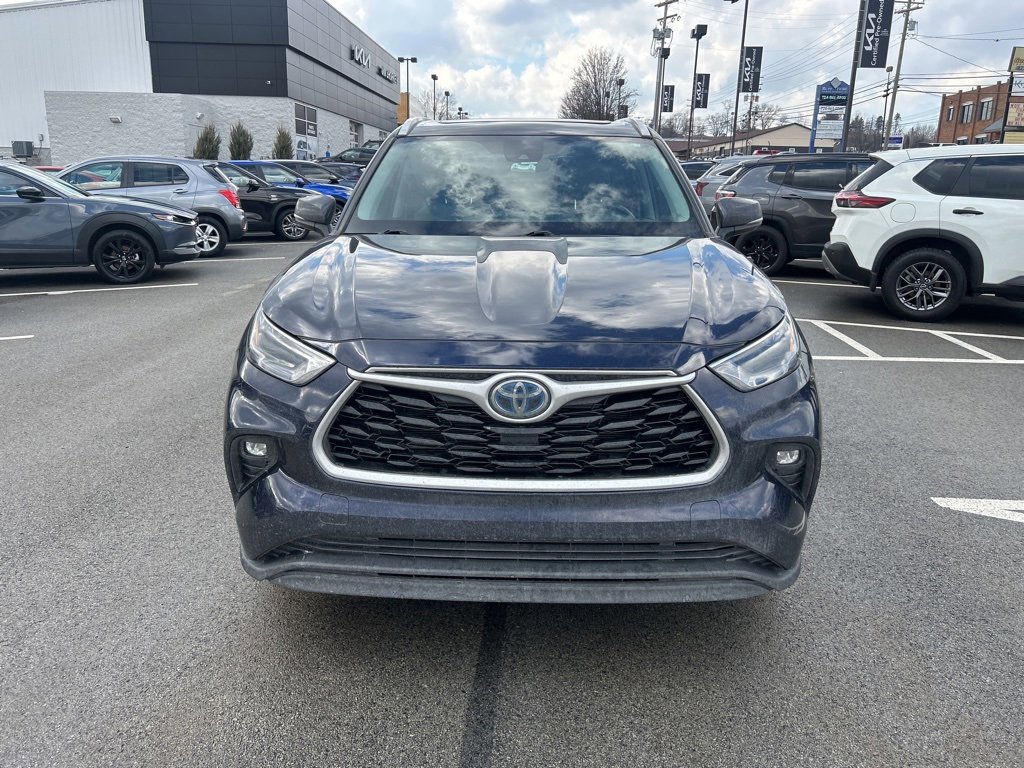 Used 2023 Toyota Highlander XLE image 2