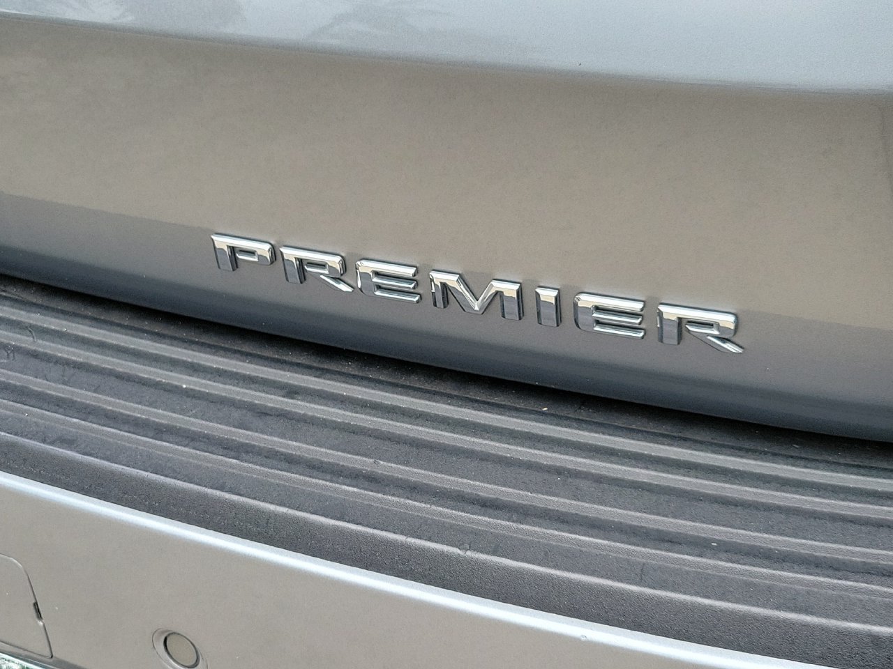 Certified 2025 Chevrolet Suburban Premier AWD/4WD image 6