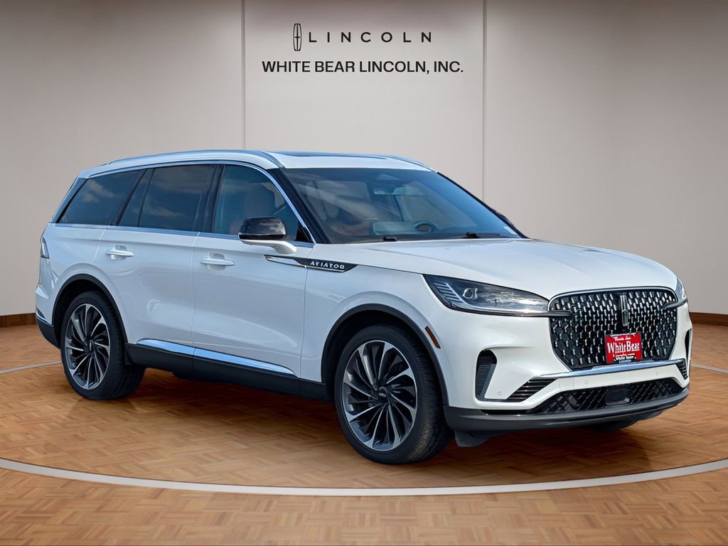 Used 2025 Lincoln Aviator Reserve w/ Equipment Group 201A AWD/4WD image 3