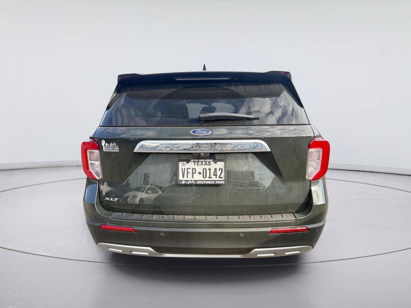 Used 2024 Ford Explorer XLT w/ Equipment Group 202A RWD image 4