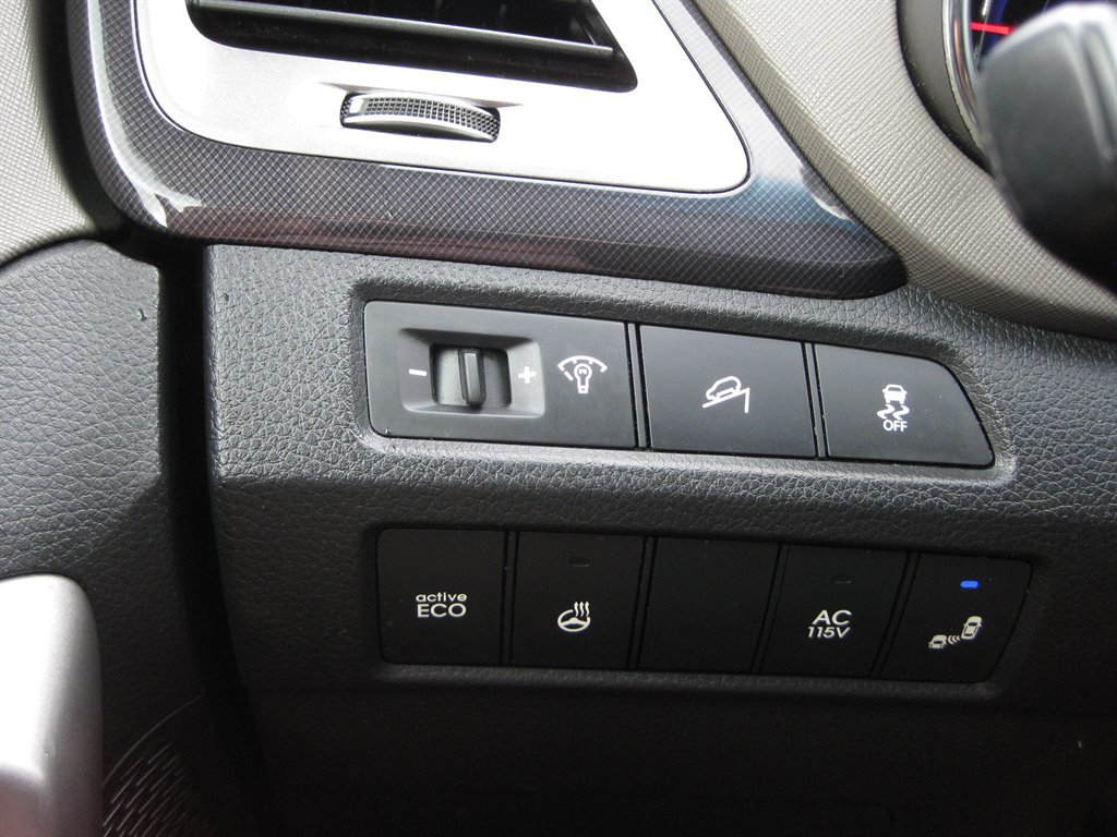 Used 2015 Hyundai Santa Fe GLS w/ Option Group 03 FWD image 15