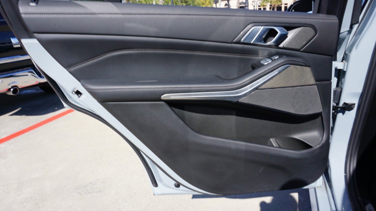 Used 2023 BMW X7 M60i w/ Executive Package image 34