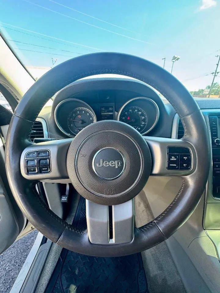 Used 2012 Jeep Grand Cherokee Laredo AWD/4WD image 13