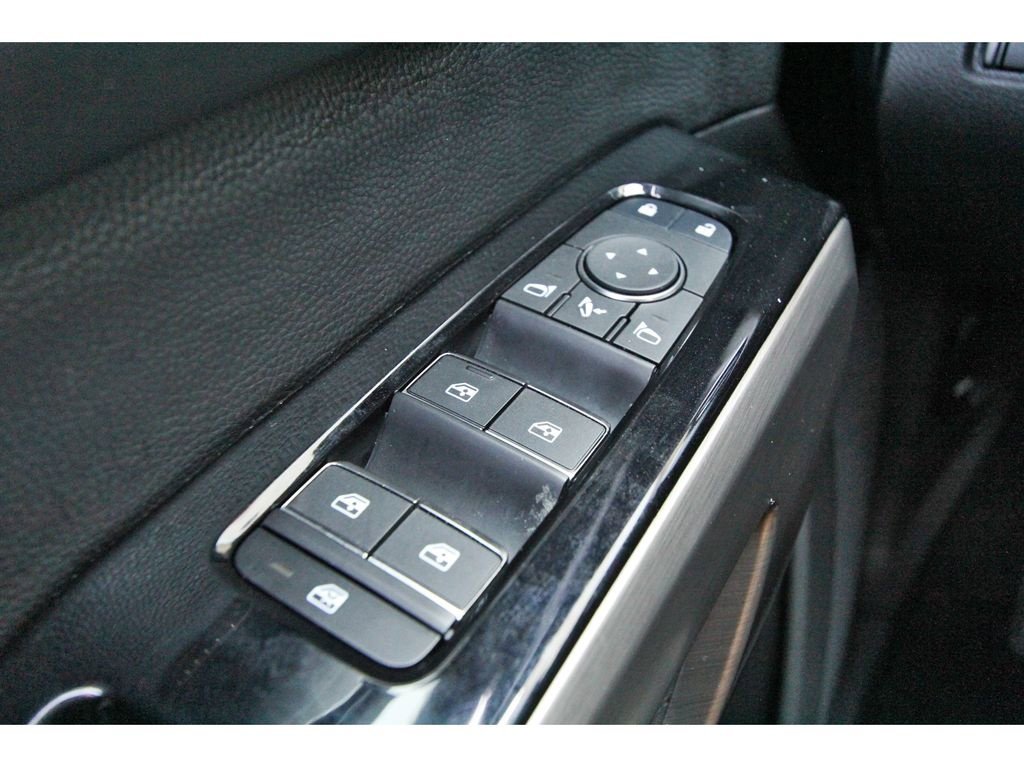 Used 2024 Nissan Pathfinder Platinum w/ Cargo Package FWD image 10